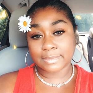 Meet your Posher, Lynette